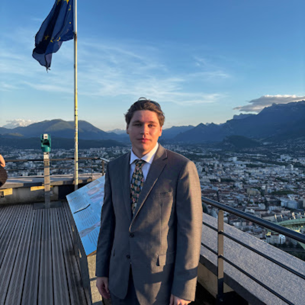 Meet your Posher, Leo